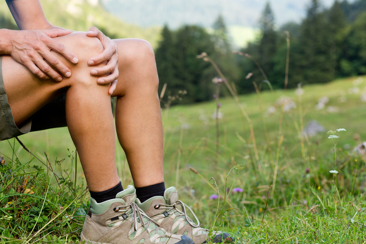 Knieschmerzen beim Wandern: So lassen sie sich verhindern