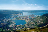 Fantastischer Ausblick vom Ulriken nach Nordwesten über die Stadt Bergen und die Schärenküste