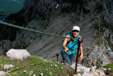 Der Mittenwalder Klettersteig ist mit soliden Stahlseilen gesichert.