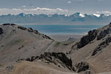 Blick vom Shiritky Pass auf den Chatyr Kol und das Torugart-Too Gebirge.