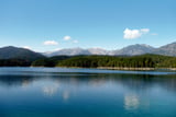 Traumhaft – der Eibsee vor den Ammergauer Bergen