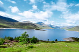 Fast menschenleer sind die wilden, abgeschiedenen Berge rund um den Loch Quoich.