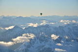 Aus dem Korb des Heißluftballons gibt es fantastische Ausblicke auf Dolomiten, Brenta und Co.