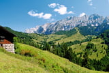 Brentenjochhütte mit Ausblick auf das Kaisergebirge