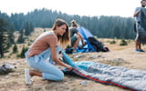 Der Schlafsack ist ein wichtiger Bestandteil einer Nacht im Freien.