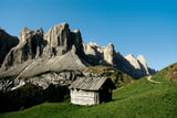 Die Nordfront der Sella beherrscht unsere Wanderung am Kolfuschger Höhenweg.