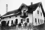 Das Elternhaus von Lorenz Wagner, auffenommen in den 1920er-Jahren. Schon bald wurde es als Produktionstätte zu klein.