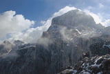 Götterthron der Julischen Alpen – Wolken spielen mit dem Gipfelaufbau des Triglav