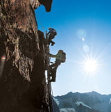 Klettersteige machen mit Steighilfen schwierige Wände zugänglich – sind aber kein Freifahrtschein.