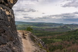 Der schmale Steig zur Idagrotte in der Sächsischen Schweiz.