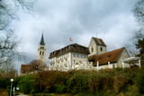 Schönes Ensemble über dem Hafen: Neue Pfarrkirche, Schloss und Alte Kirche in Romanshorn
