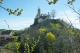 Vom Felskopf bei der Wagnershöhe erscheint Burg Gößweinstein wie Wagners Gralsburg