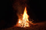Brennendes Lagerfeuer