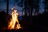 Lagerfeuer im Wald