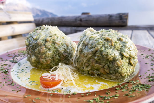 Spinatknödel am Berg