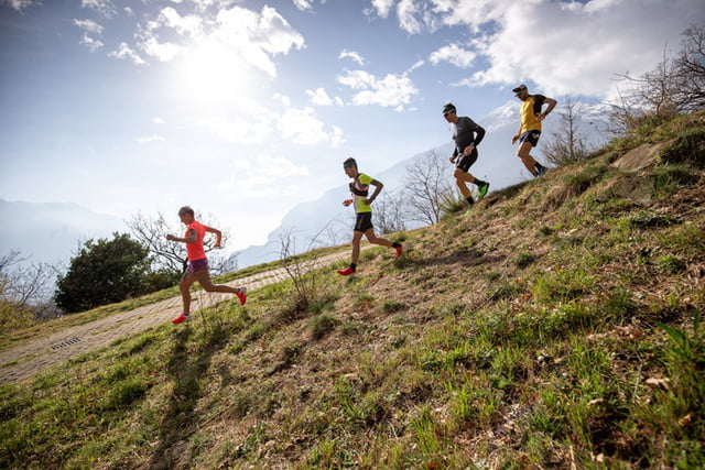 Zusammen mit einem Profi-Laufteam haben wir 12 Trailrunning-Schuhe getestet.