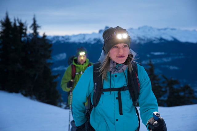 Vor allem im Winter ein Muss: die Stirnlampe